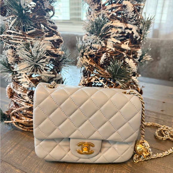 CHANEL 2022 mini pearl crush grey flap quilted handbag - Picture 1 of 11